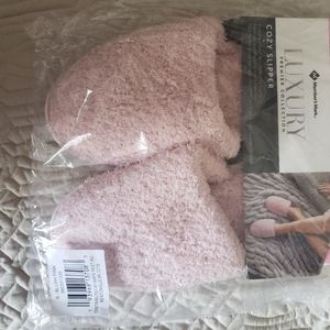 Womens size small slippers
